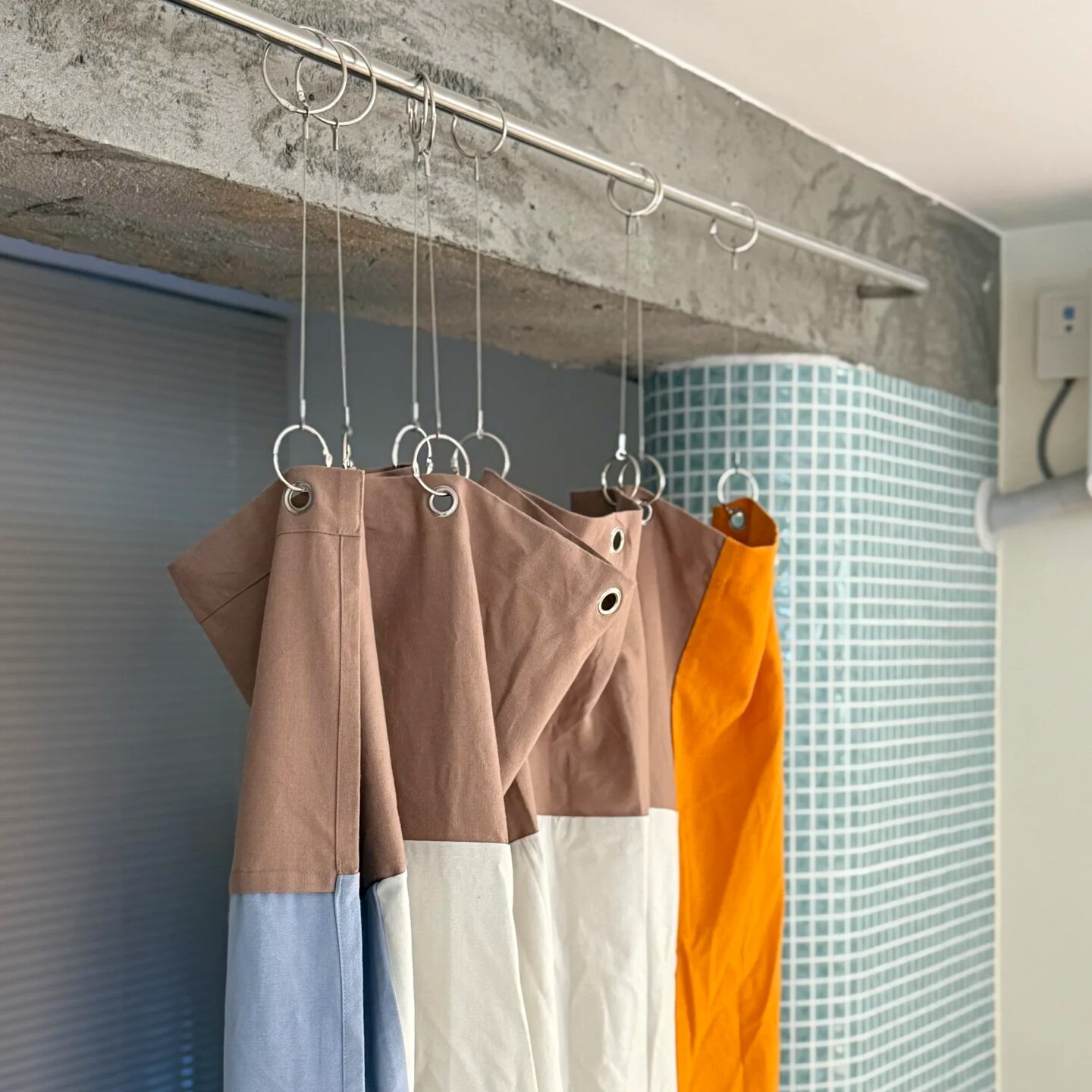 Stainless steel shower curtain extension hanging strip, circle ring hanging buckle, window shower curtain extension, insufficient length, hanging buckle hook